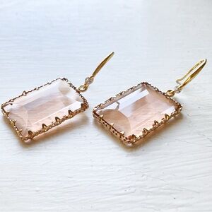 Gold filigree framed peach faceted glass vintage style earrings